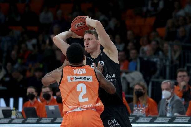 她在多次国 她在多次国